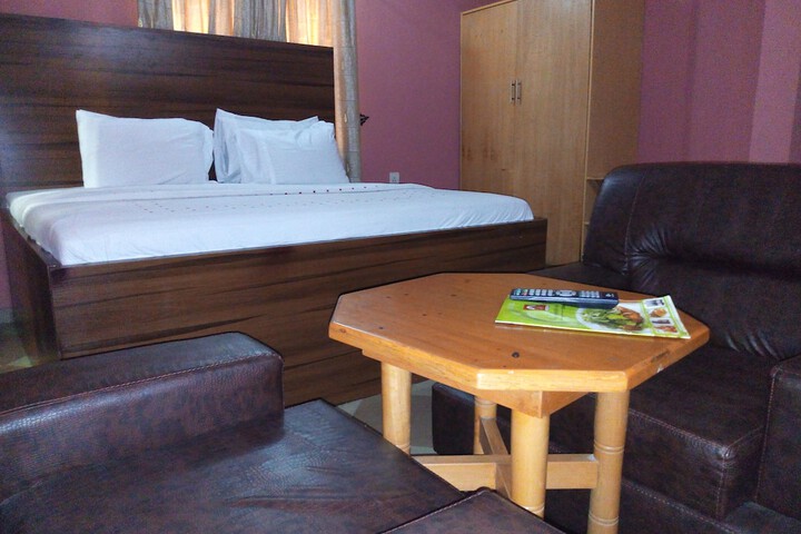 Room 13 of 34