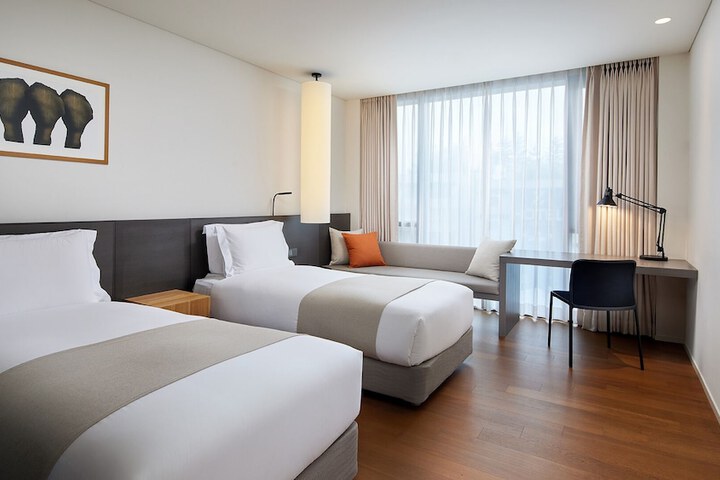 Room 25 of 73