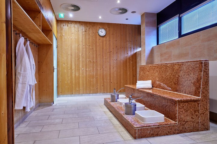 Spa 15 of 30