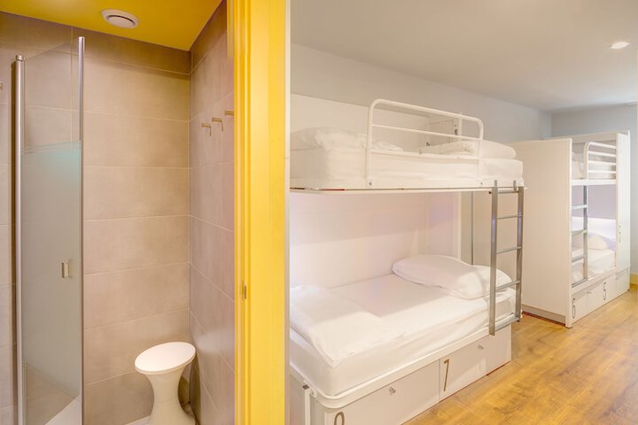 Room 27 of 65