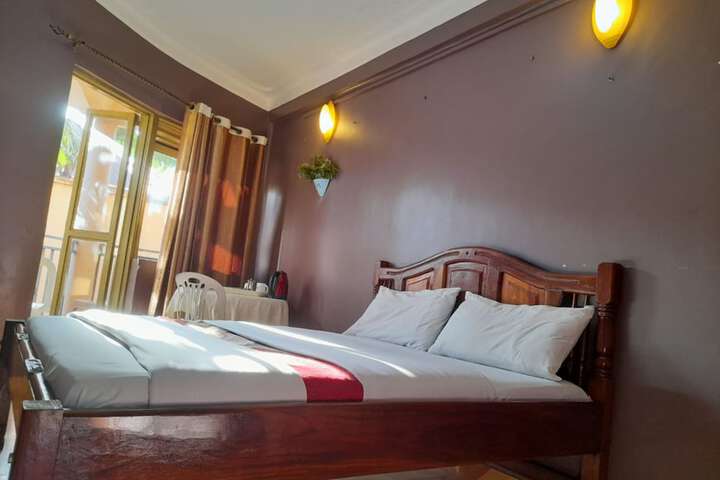 Room 5 of 13