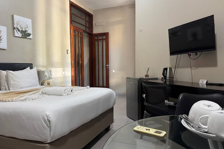 Room 8 of 16