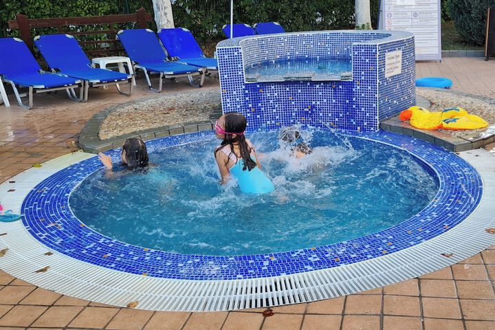 Pool 72 of 113