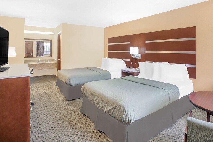 1 Queen Bed Mobility Accessible (7 of 11)
