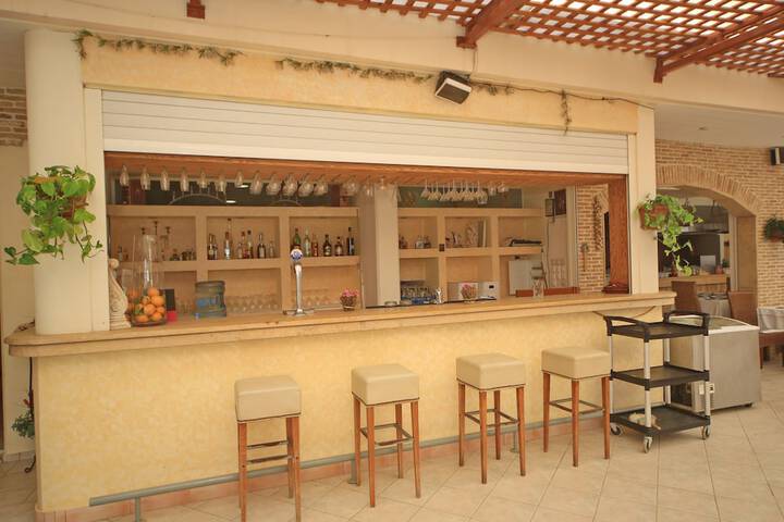 Lounge 24 of 29