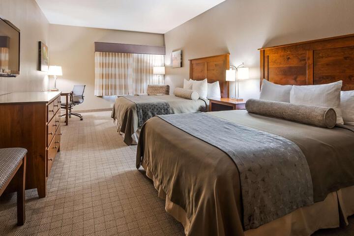 Accessible 2 Queen Mobility Accessible Communication Assistance Bathtub Microwave and Refrigerator WiFi Full Breakfast (14 of 15)
