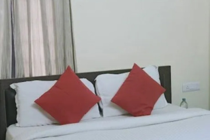 Room 5 of 13