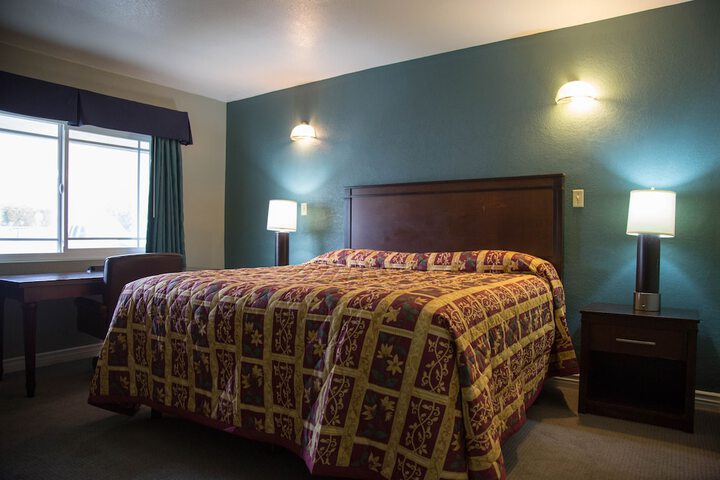 Standard | King Bed (1 of 7)
