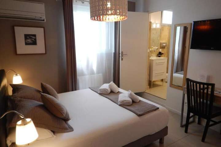 Room 6 of 42