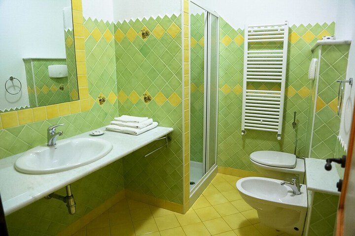 Room 12 of 24