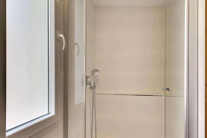 Room 21 of 34