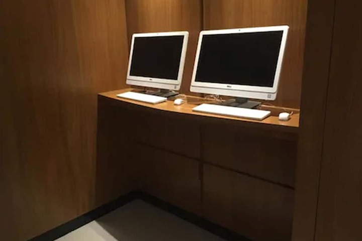 Business Center 56 of 60