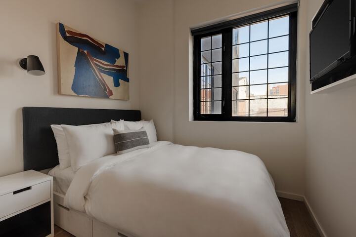 Sonder The Industrialist Brooklyn Bookonline