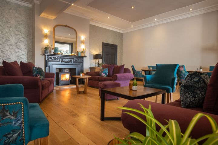 Lounge 70 of 81