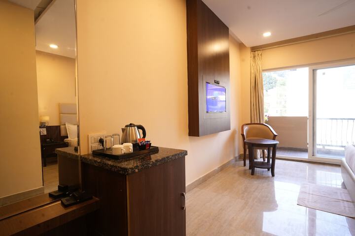 Room 7 of 18