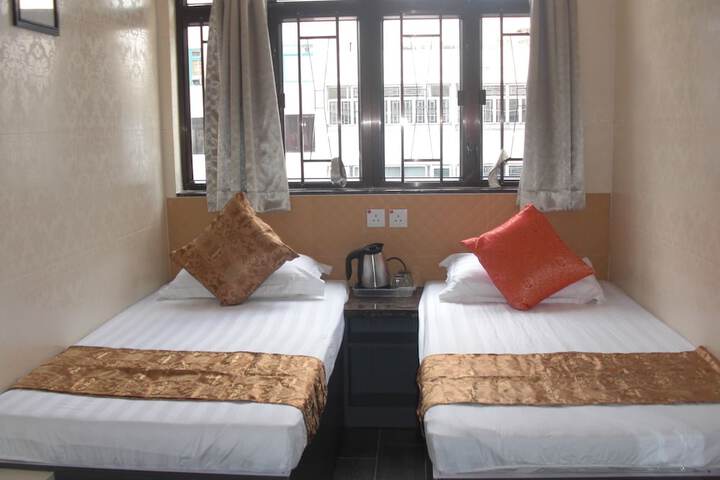 Room 12 of 30