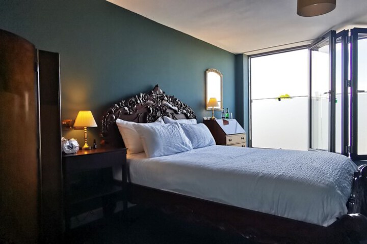 Room 17 of 40
