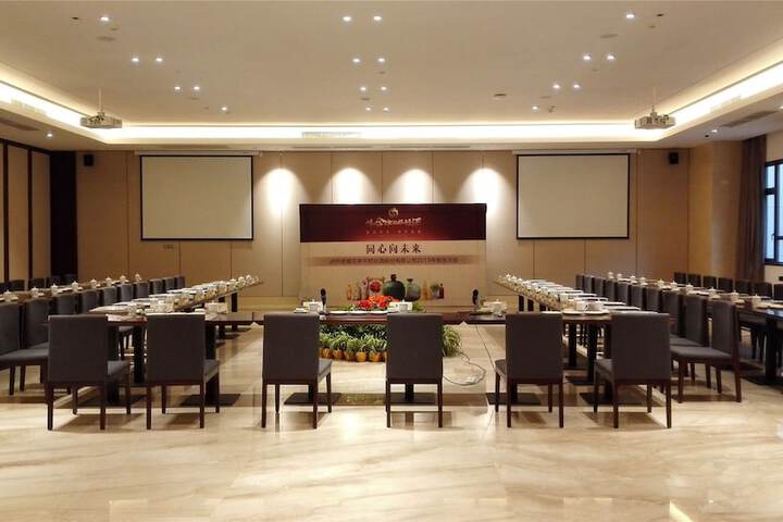 Ballroom/Hall 21 of 32