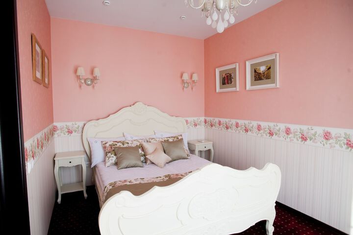 Room 6 of 120