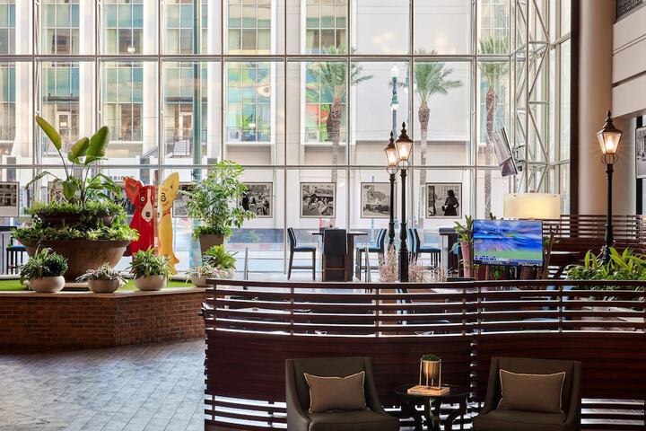 Lobby lounge
