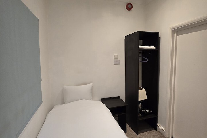 Room 19 of 37