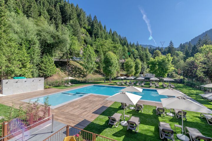 Hotel Pool