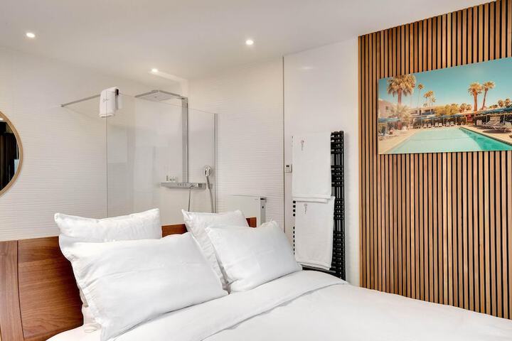Room 105 of 146