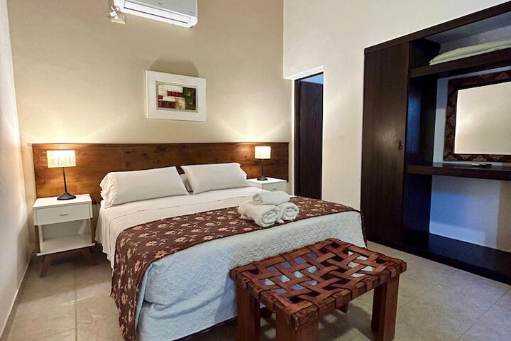 Room 4 of 28