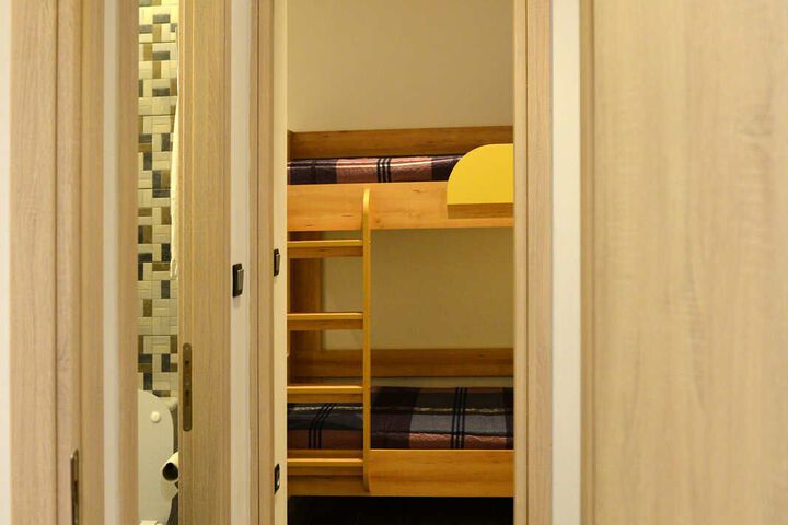 Room 15 of 28