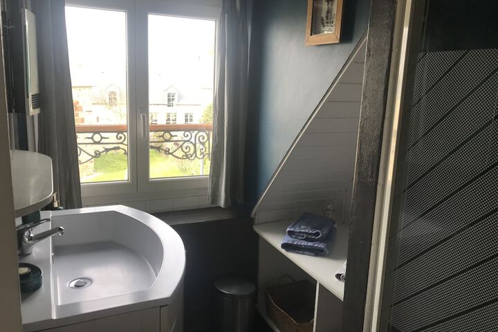 Room 4 of 29