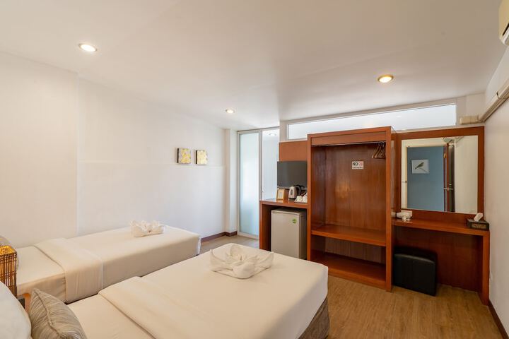 Room 27 of 149