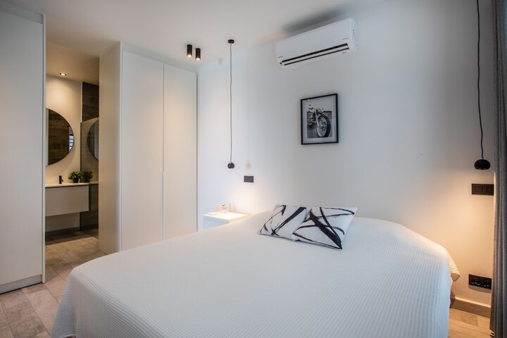 Room 3 of 60