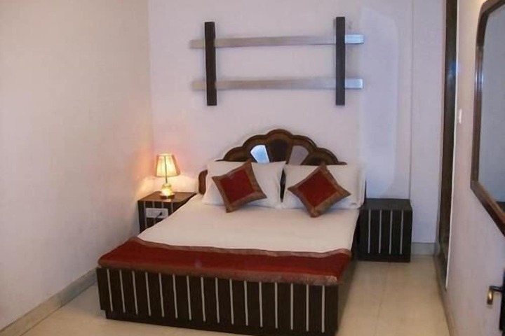 Room 9 of 11