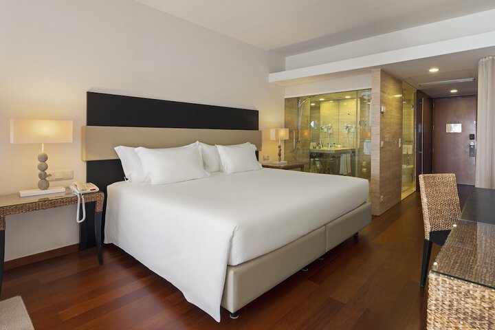 Room 16 of 100