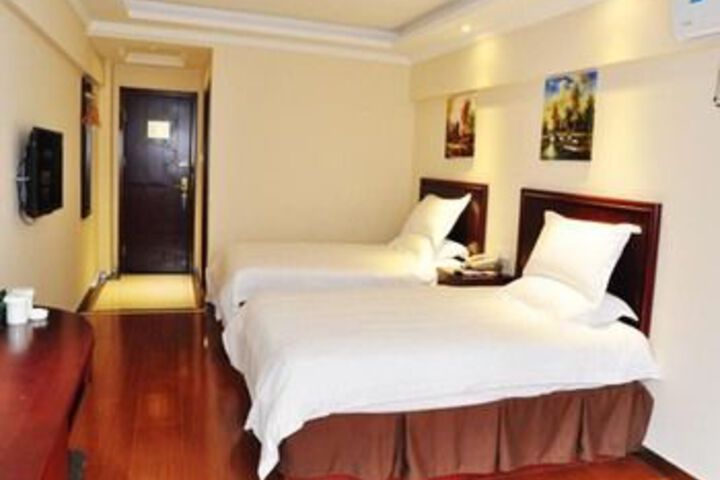 Room 21 of 29