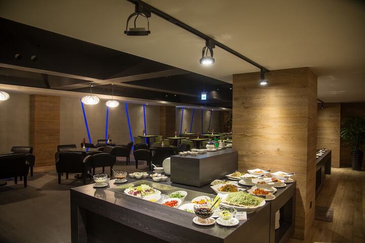 Dining 79 of 91
