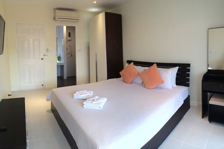 Room 9 of 33