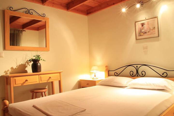 Room 2 of 6