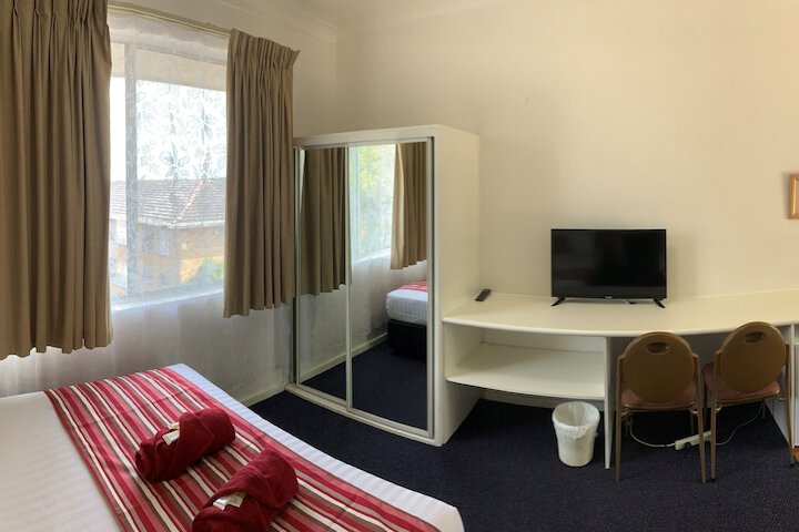 Room 12 of 28