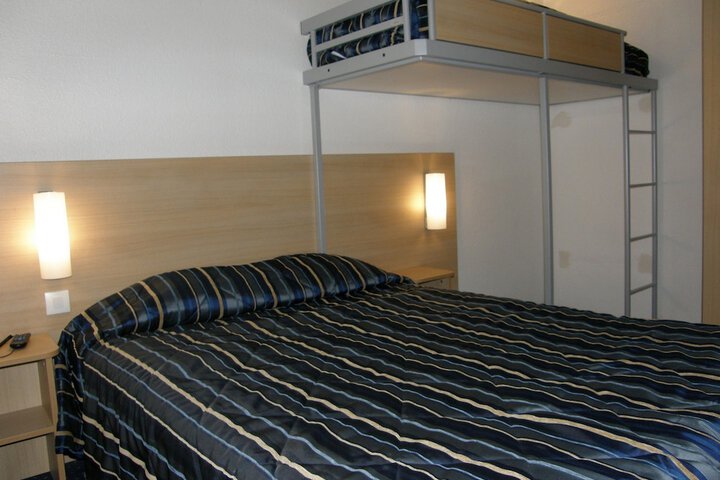 Room 5 of 25