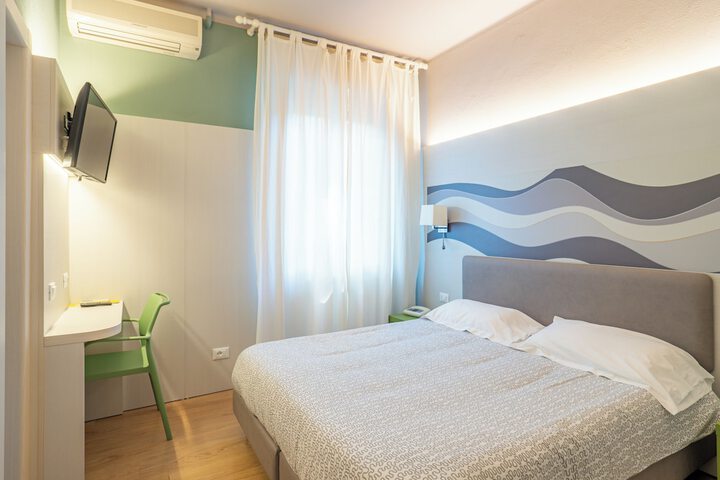 Room 54 of 241