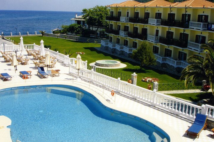 Hotel Pool