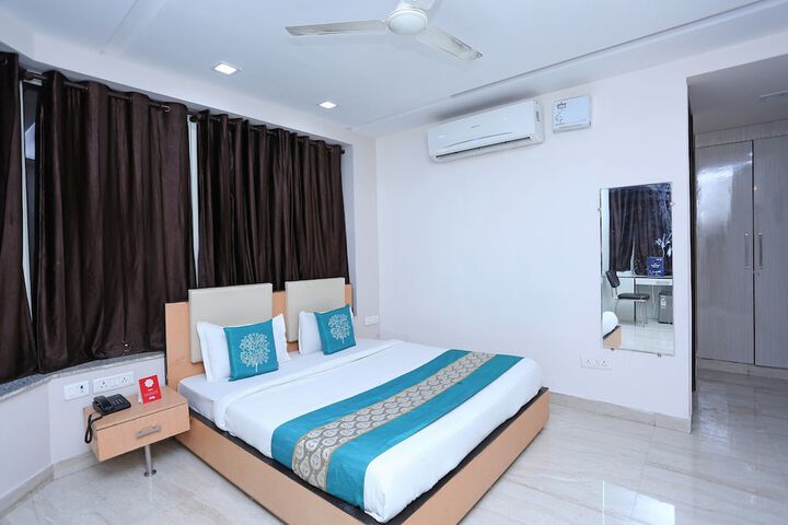 Room 9 of 16