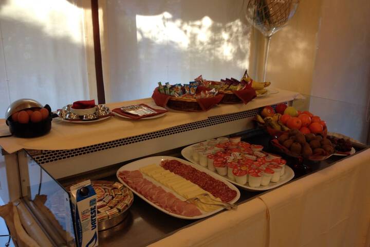 Breakfast/Coffee Service 36 of 48