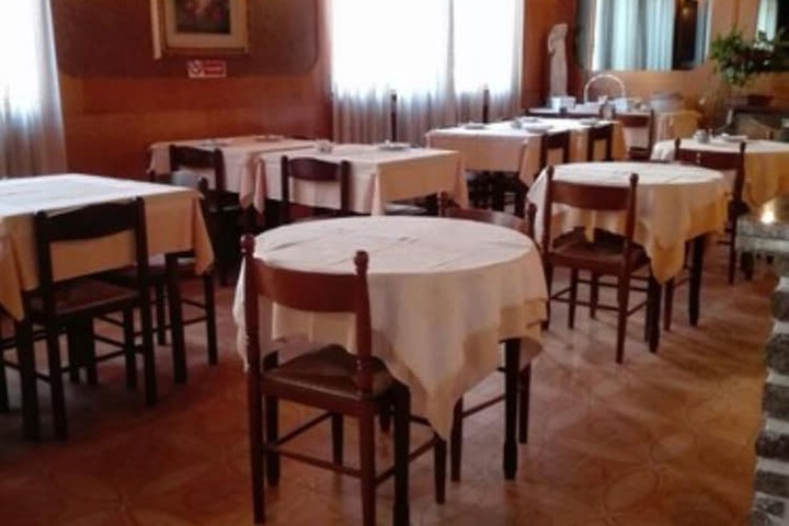 Dining 21 of 33