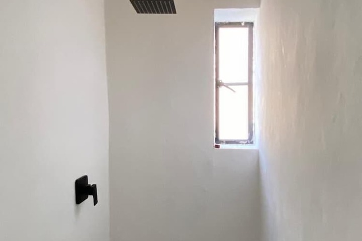 Room 102 of 125