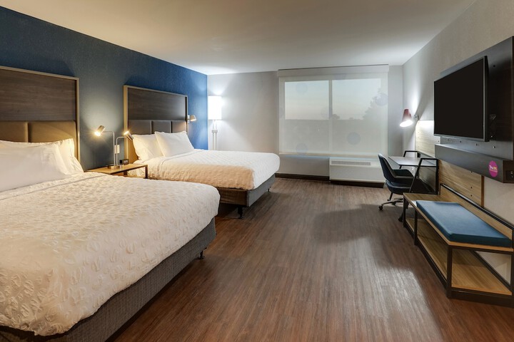 2 Queen Beds with Walk in Shower (13 of 14)