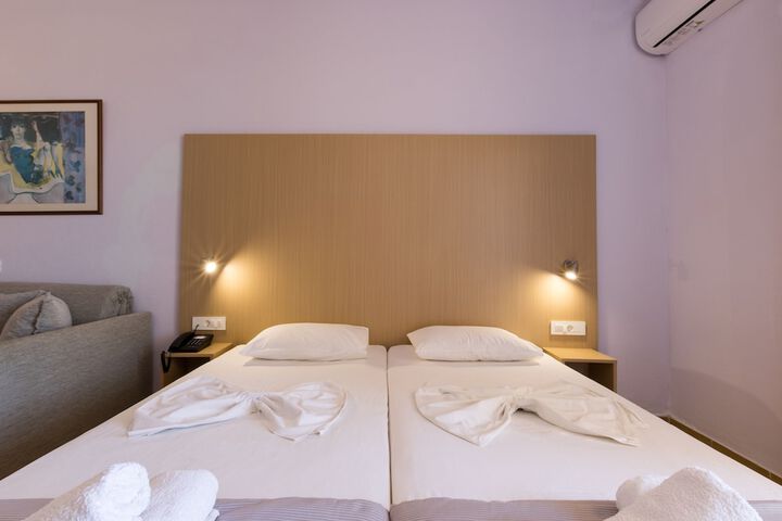 Room 12 of 80