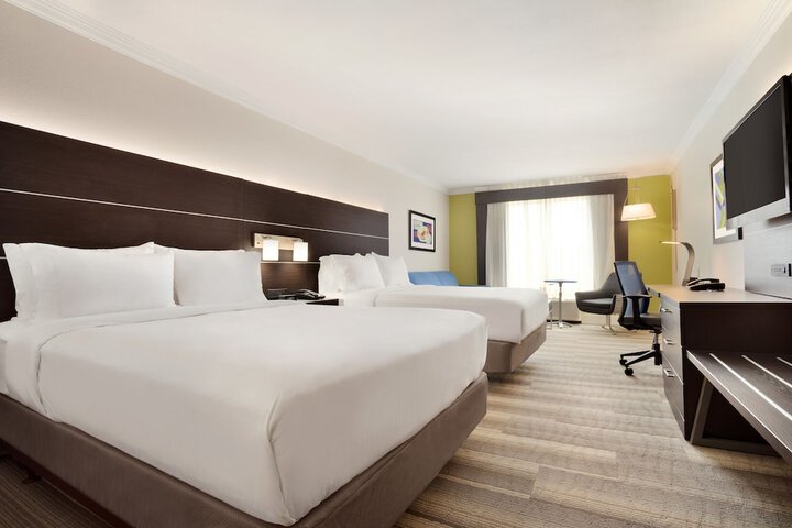 2 Queen Beds (4 of 8)
