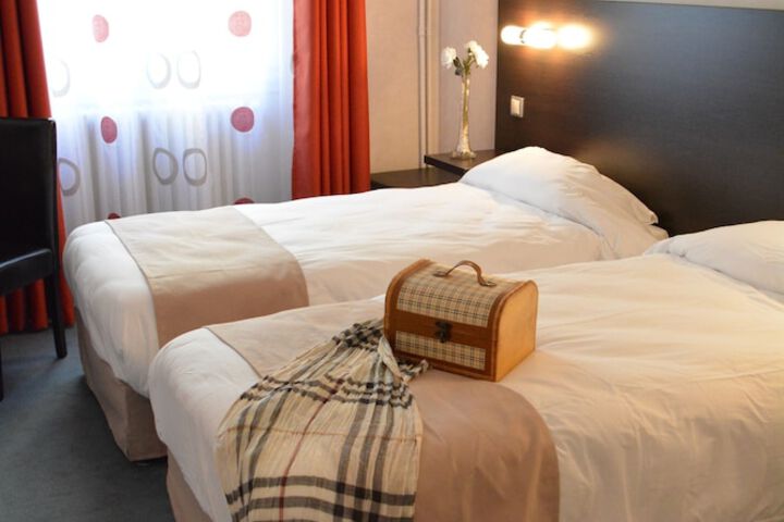 Room 9 of 80
